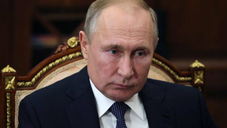 "Тяжело и больно": Путин вручил награды вдовам погибших испытателей