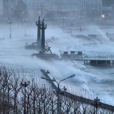Режим ЧС из-за ураганного ветра действует в Новороссийске