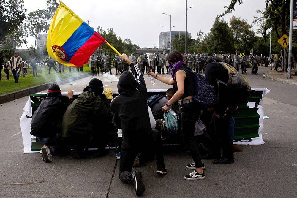 В Колумбии во время национальных протестов произошли столкновения с полицией