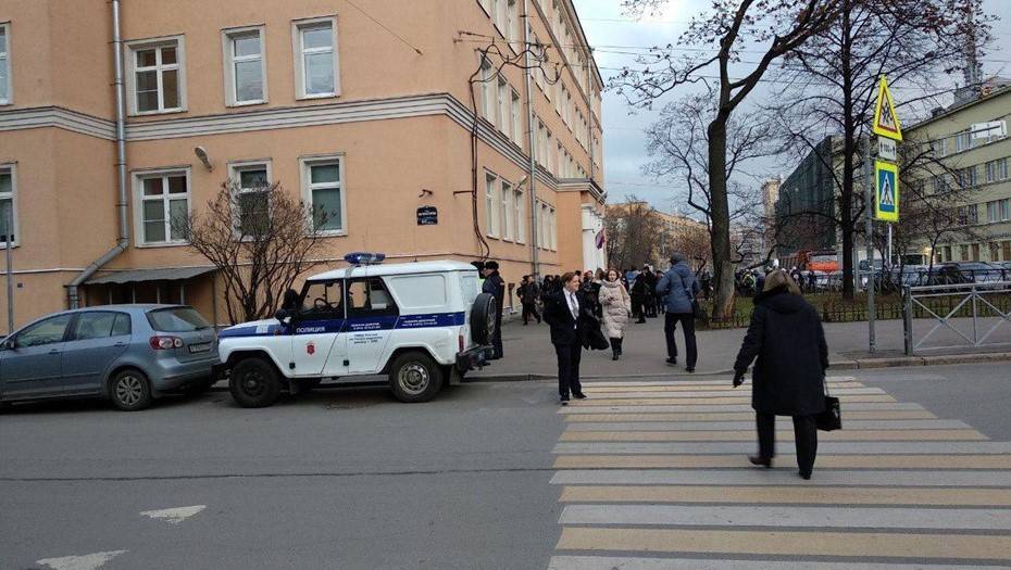 В Петербурге эвакуировали гимназию из-за запаха газа