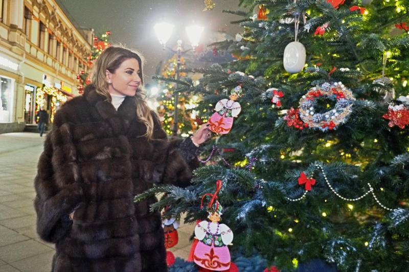 Главную елку фестиваля «Путешествие в Рождество» установят на Манежной площади