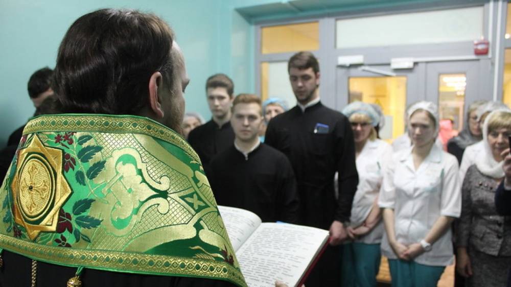 Епископ освятил новую медицинскую лабораторию в Великом Новгороде