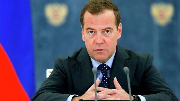 Медведев призвал решить проблему с долгами за услуги ЖКХ