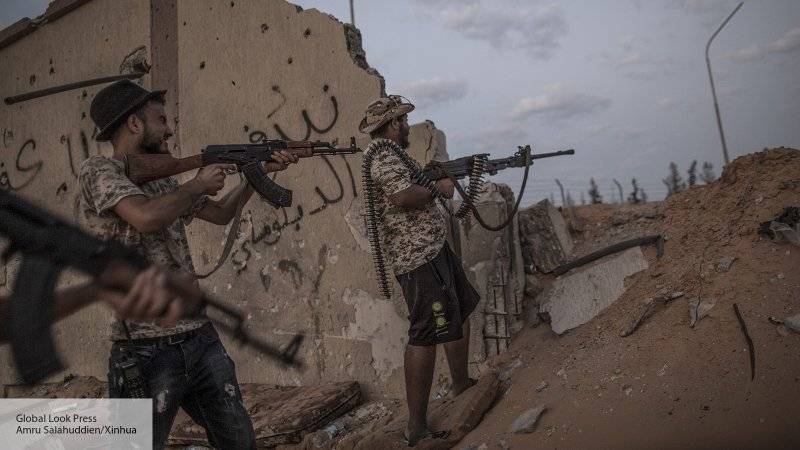 Политолог сравнил руководство стран Запада с фашистами из-за помощи террористам ПНС Ливии