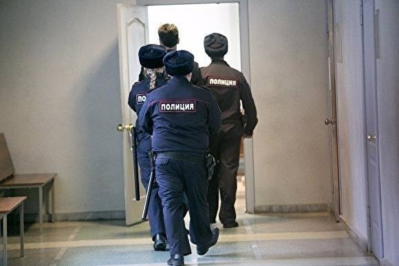 На журфаке МГУ задержан неадекватный вооруженный мужчина