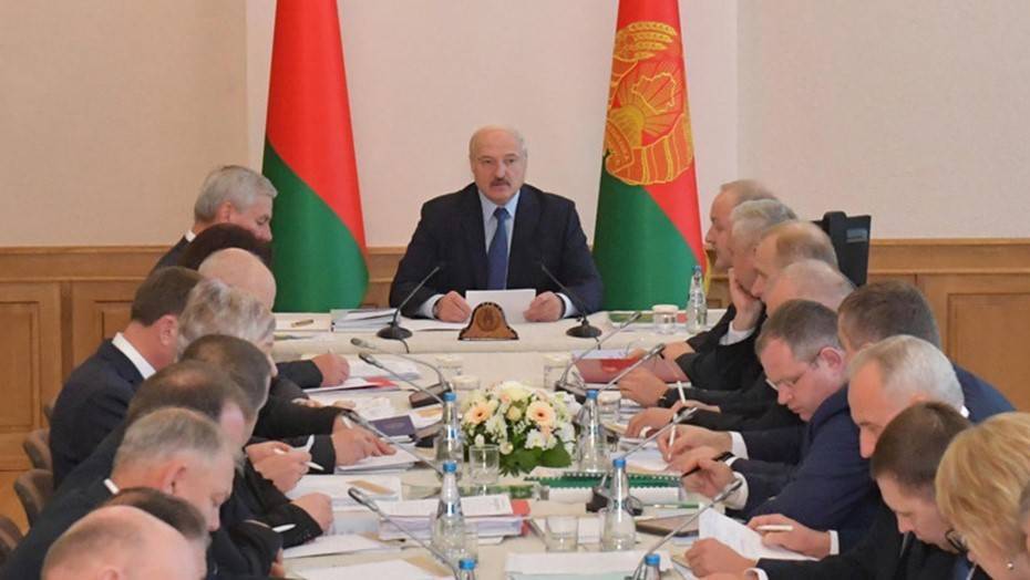 "Я вас всех в тюрьму отправлю": Лукашенко призвал директоров не брать на работу любовниц