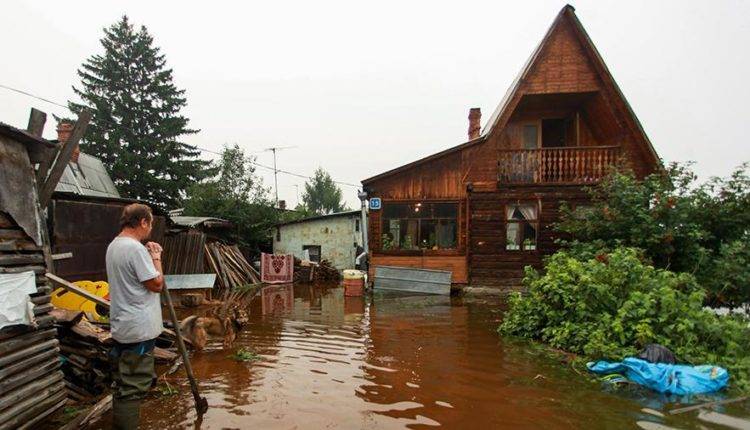 В Кремле признали проблемы с помощью пострадавшим от паводков в Иркутске