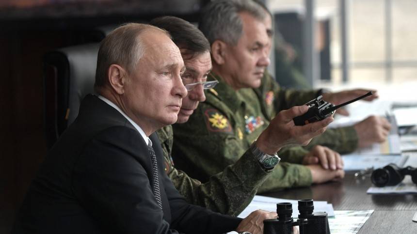 Путин призвал увеличить долю современного вооружения в армии РФ до 70%