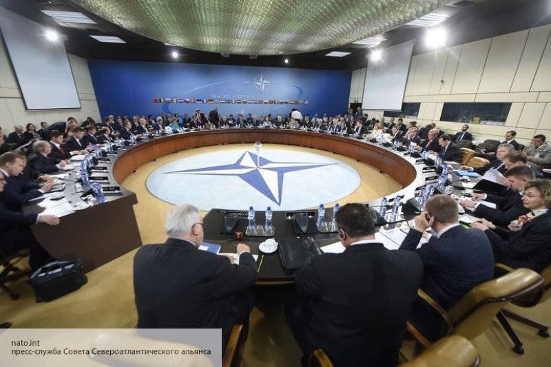 НАТО не оставляет в покое Ливию, сотрудничая с ПНС – эксперт