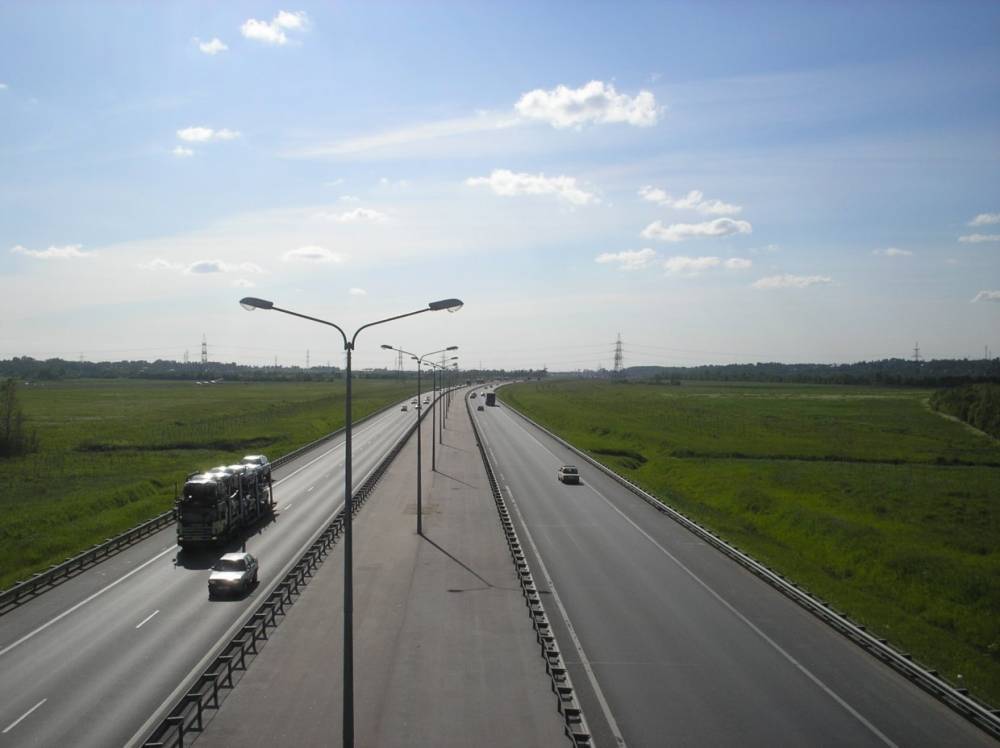 На развязке КАД с Выборгским шоссе почти на месяц перекроют два съезда