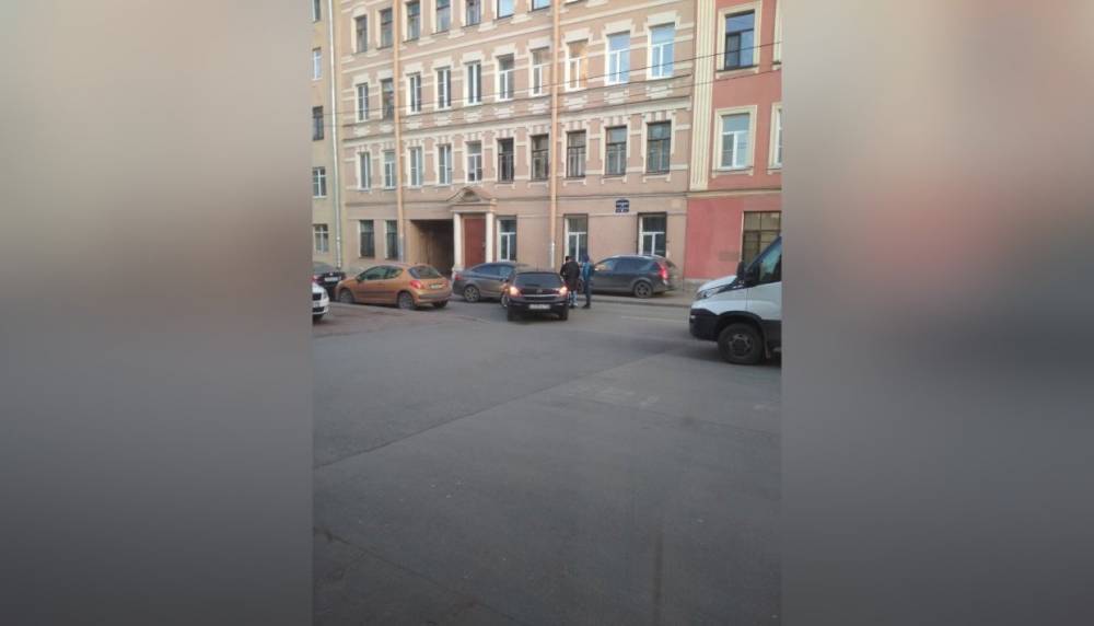 Нелепая авария перегородила узкую Воронежскую улицу
