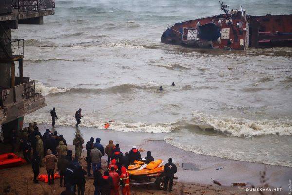Под Одессой тонет молдавский корабль, началась спасательная операция