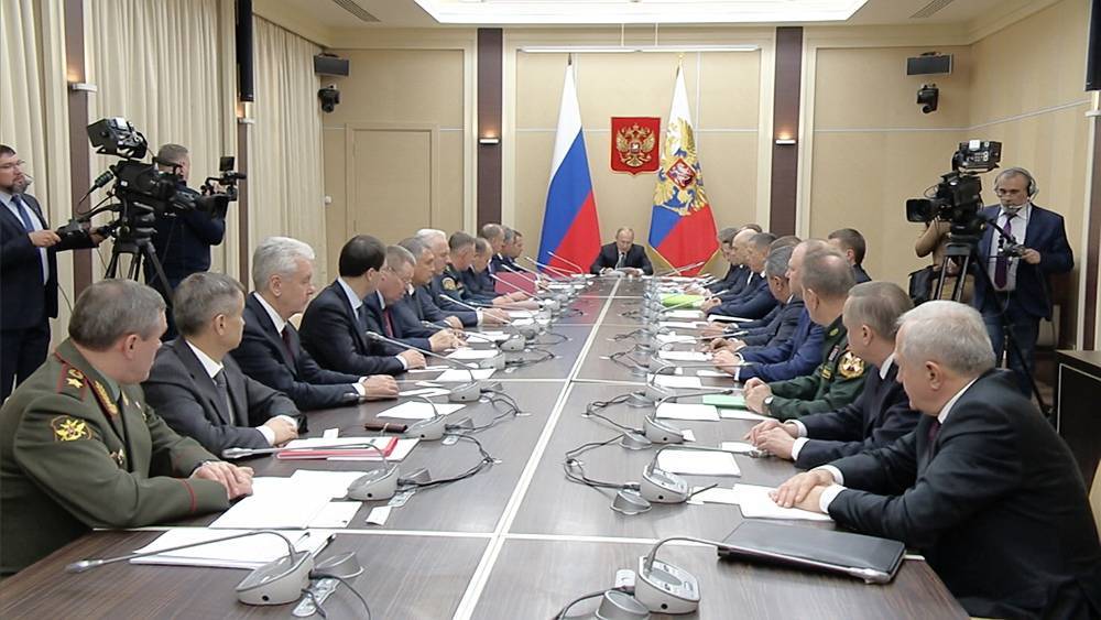 Путин поставил задачи по укреплению обороноспособности России