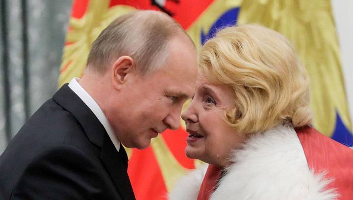Песков уточнил, о чем Доронина попросила Путина