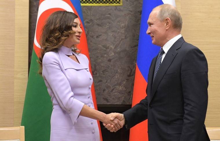Путин поблагодарил власти Азербайджана за популяризацию русского языка