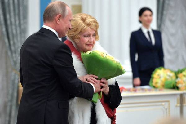 Доронина попросила Путина вмешаться в ситуацию в МХАТе имени Горького