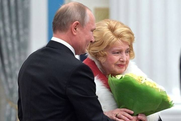Песков подтвердил факт разговора Путина с Дорониной о МХАТе
