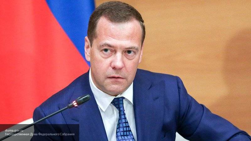 Медведев предложил свой способ изменения четырехдневной рабочей недели в РФ