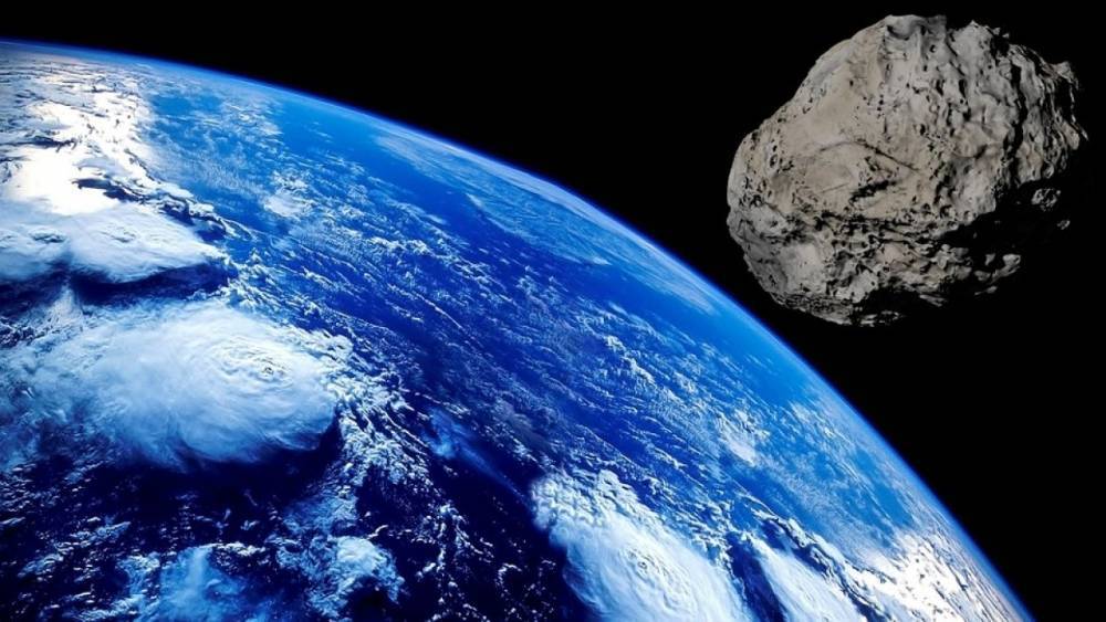 Спустя шесть лет после падения астероида в Челябинске над Землей появился такой же