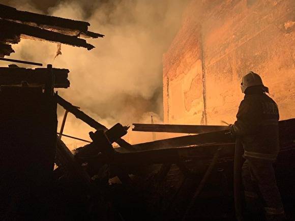 В Нижнетуринске при пожаре в многоквартирном доме пострадали шесть человек