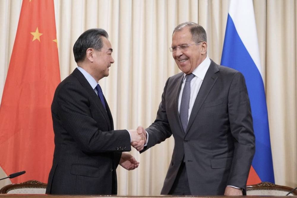 Министр иностранный дел Китая высоко оценил сотрудничество с Россией на встрече с Лавровым