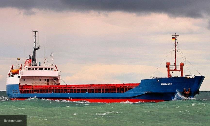 Береговая полиция Малайзии задержала сухогруз с россиянином на борту