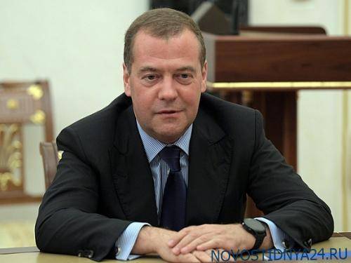 Медведев высказался об «уравниловке» в зарплатах