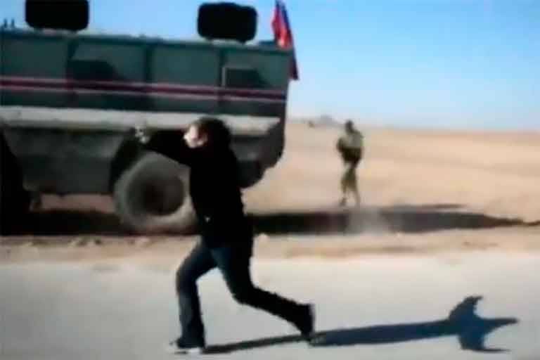 Российские военные в ответ на нападение курдов применили огнестрельное оружие