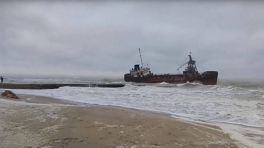 Концентрация нефтепродуктов в районе бедствия танкера Delfi превышена в 90 раз