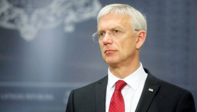 Премьер-министр Латвии Кариньш отказался повышать зарплаты медикам