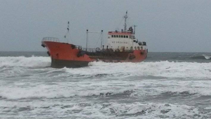 В Одесском заливе из-за аварии танкера произошла утечка нефти