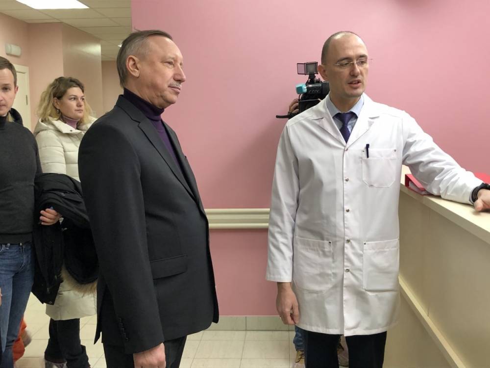 Беглов проверил новый кабинет врачей общей практики на Кременчугской