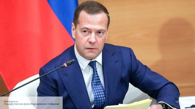 Медведев вручил партбилеты новым членам «Единой России»