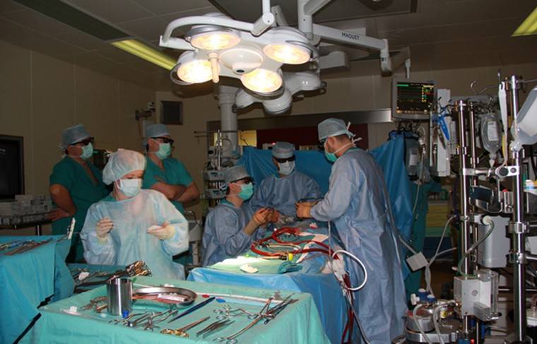 Красноярские хирурги провели операции на сердце с использованием 3D-очкков