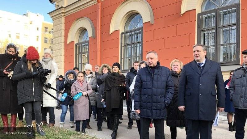 Беглов обсудил с жителями Петербурга благоустройство территории у Павловской гимназии