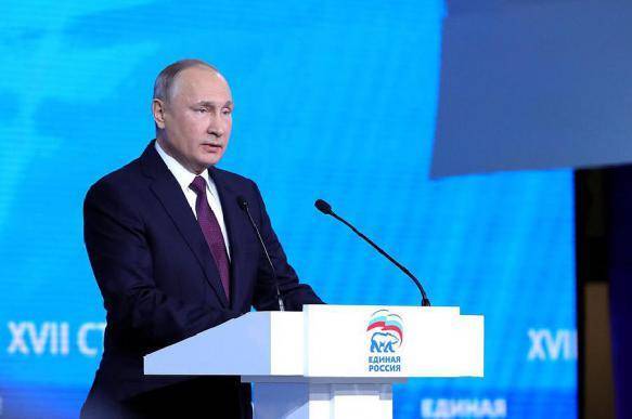 Путин призвал "Единую Россию" "трясти и терзать" чиновников на местах