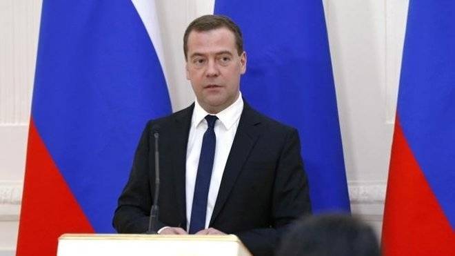 Медведев предложил отменить НДФЛ на компенсации для пострадавших в ЧС