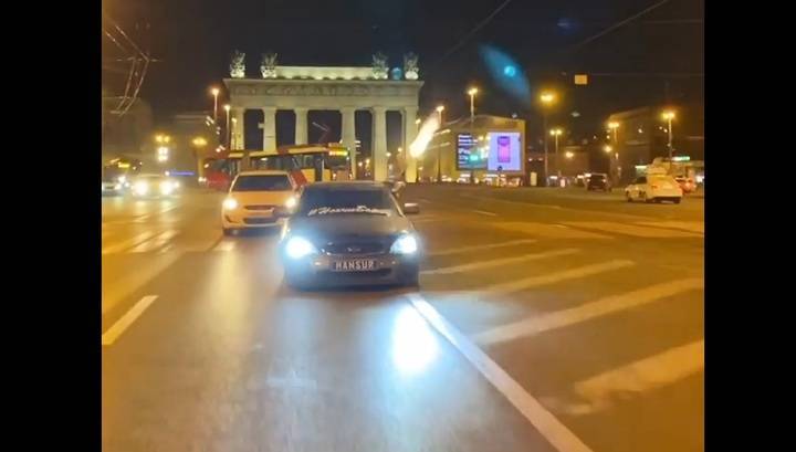 Стрельба из окна заниженной "Приоры" на дороге в Петербурге попала на видео