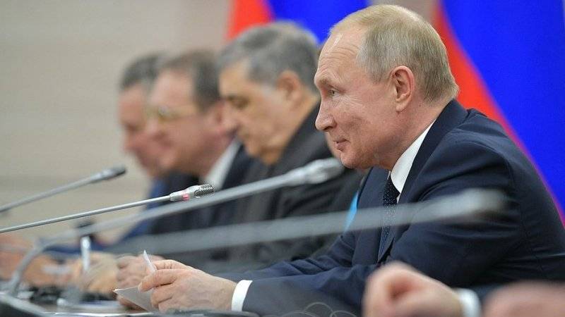Путин считает, что лидировать ЕР помогает забота о людях