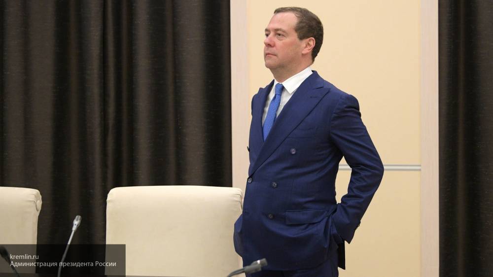 Медведев пообещал исключать из «Единой России» за невнимание к жалобам россиян
