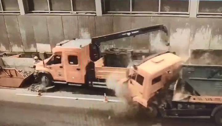 Появилось видео наезда на дорожных рабочих в Кутузовском тоннеле в Москве