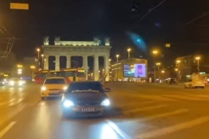 В Петербурге чеченский водитель стрелял из автомата возле здания УМВД