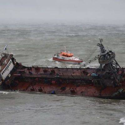 Содержание нефтепродуктов в районе аварии танкера «Делфи» превысило норму в 157 раз