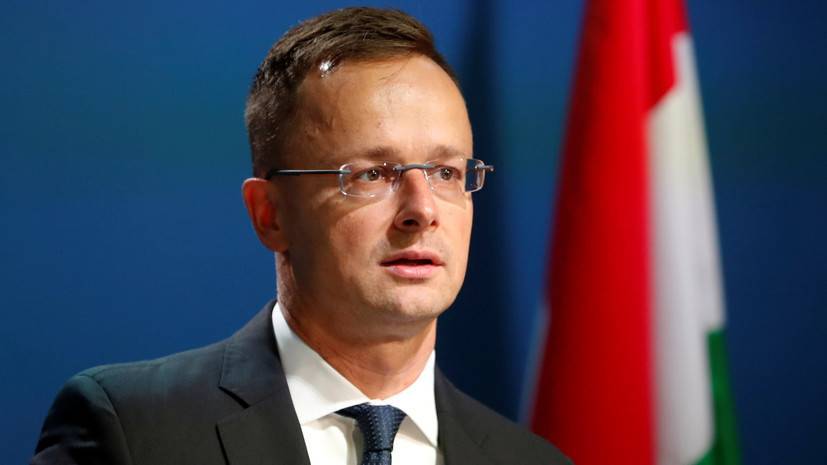 Глава МИД Венгрии планирует приехать в Москву на 9 Мая