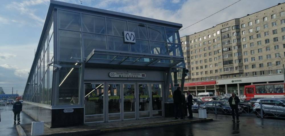 Петербургский метрополитен показал, как строили вестибюль станции «Проспект Славы»