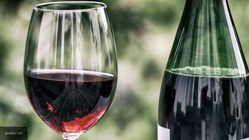 Эксперт считает аморальным советовать красное вино как полезный напиток