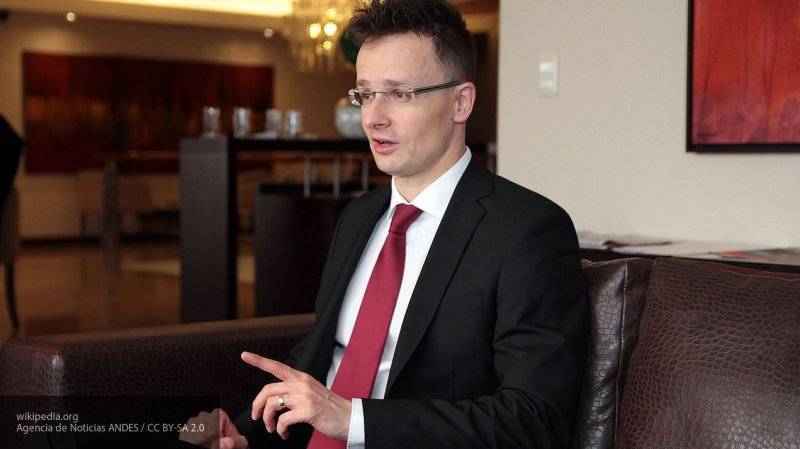 Глава МИД Венгрии сообщил о планах посетить Москву 9 мая