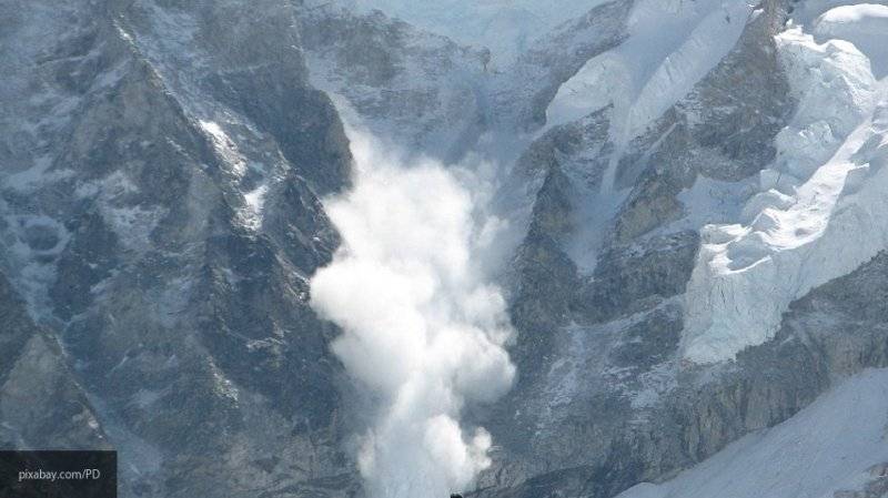 Опасность схода лавины объявлена в окрестностях Магадана