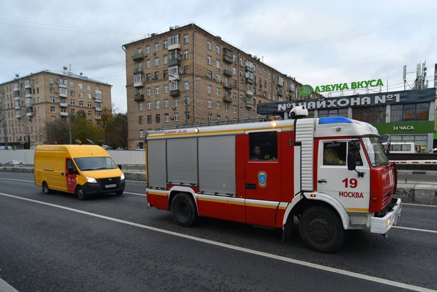 Пять человек спасли из пожара на юго-востоке Москвы