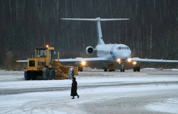 Аэропорт и автовокзал отменяют рейсы из-за снегопада в столице Приморья